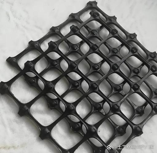 华太厂家直供适用场景全解析 在公路,铁路,水利等工程建设中,土工格栅